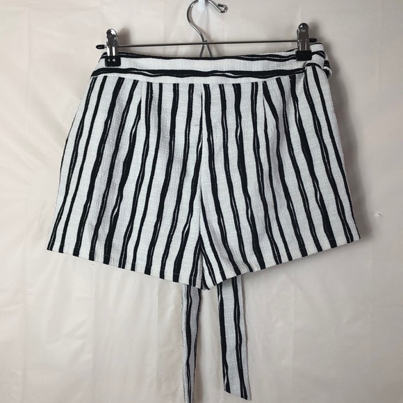 Lucid-Pink Belt Tie Pockets Shorts Medium - Picture 2 of 10